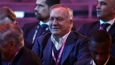 "Curaçao Futbol Federasyonu'nda Sürpriz İstifa: Dick Advocaat Neden Ayrıldı?"